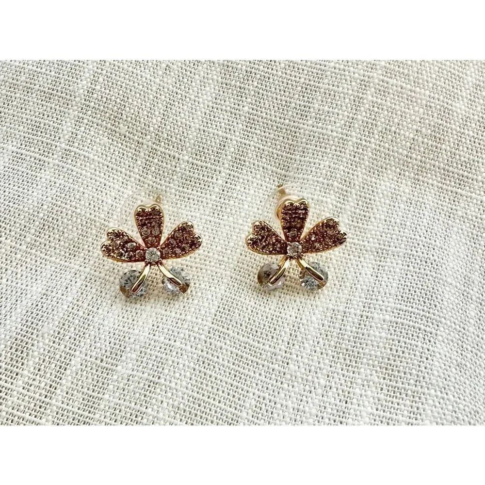 New CZ flower gold color earrings